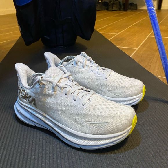 HOKA ONE ONE CLIFTON 9 - Women’s Running Shoes - SIZE 7.5B - Picture 5 of 11